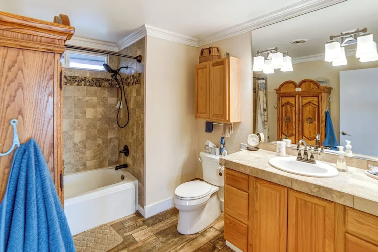 Waterfront Clear Lake Home w/ Game Room & Deck!