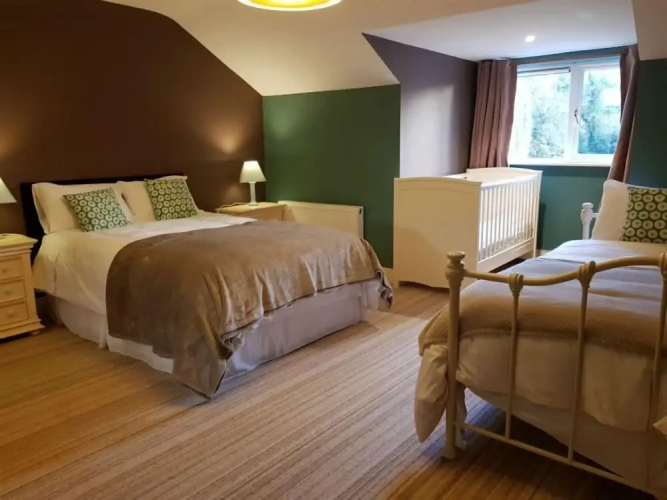 Ethan House Holiday Suites