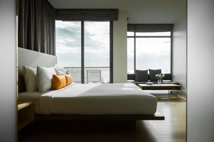 Deluxe room with balcony and with sea view