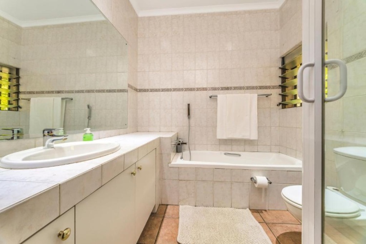 3 Bedrooms Cottage
