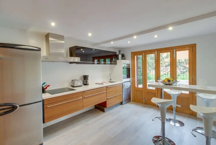 5 Bedrooms Villa