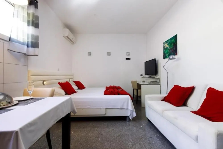 Fully Equiped Apartments Next to the Beach