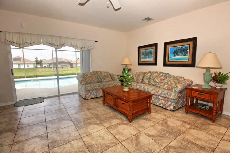 4 Bedrooms Home with Private Pool by RedAwning