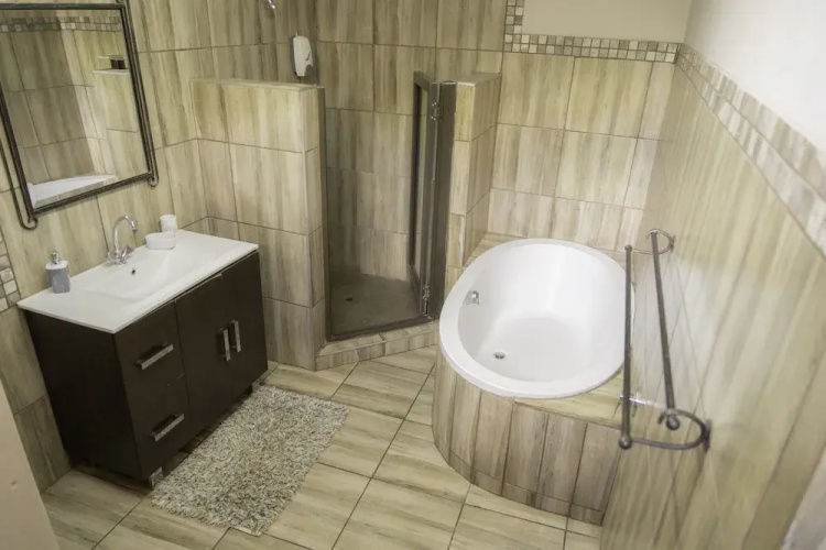 Fully Equipped Self Catering Unit