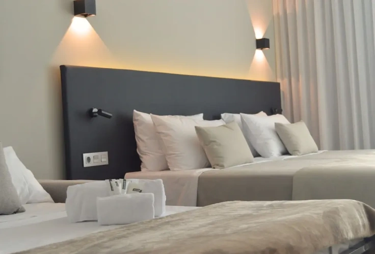 Deluxe Triple room with balcony and with sea view