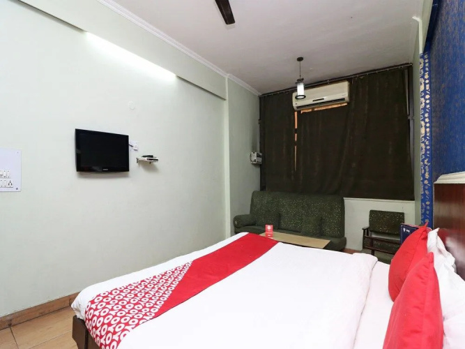 OYO 24788 Hotel Samrat