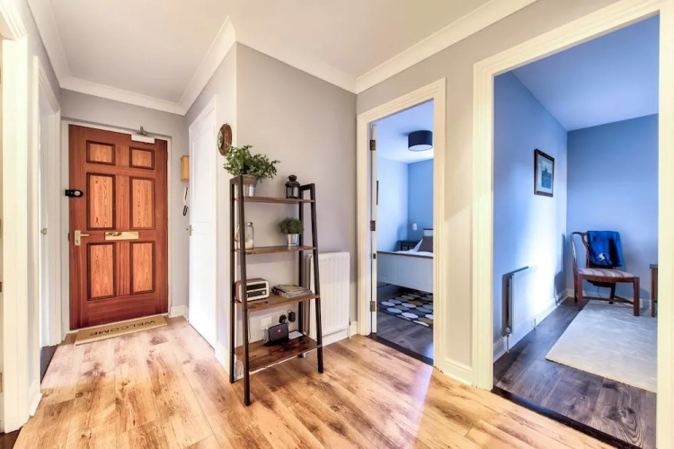 Beautifully Presented Flat, Close To City Centre