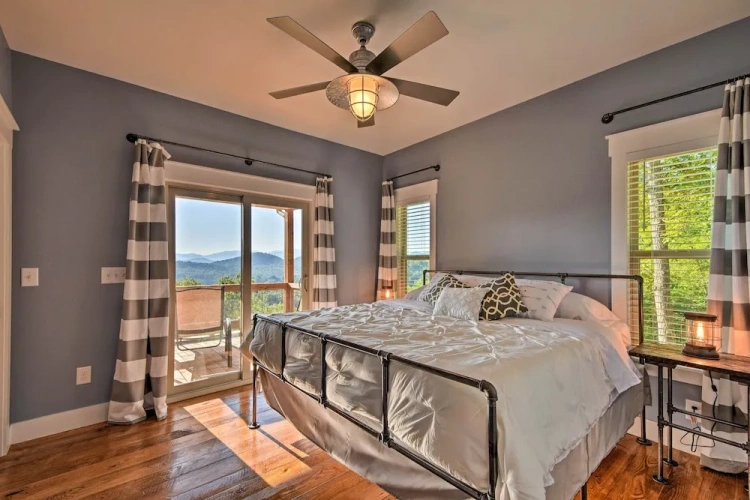 3 Bedrooms Cottage with balcony