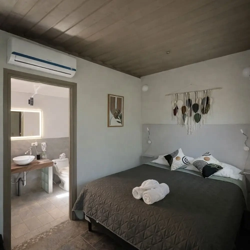 Standard Triple room with garden view