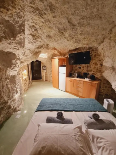 Anassa suites Cave 11