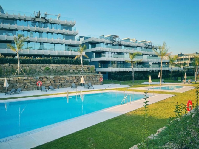 3 Bedrooms Apartment