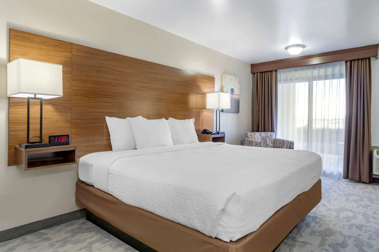 Best Western Plus Lake Front Hotel