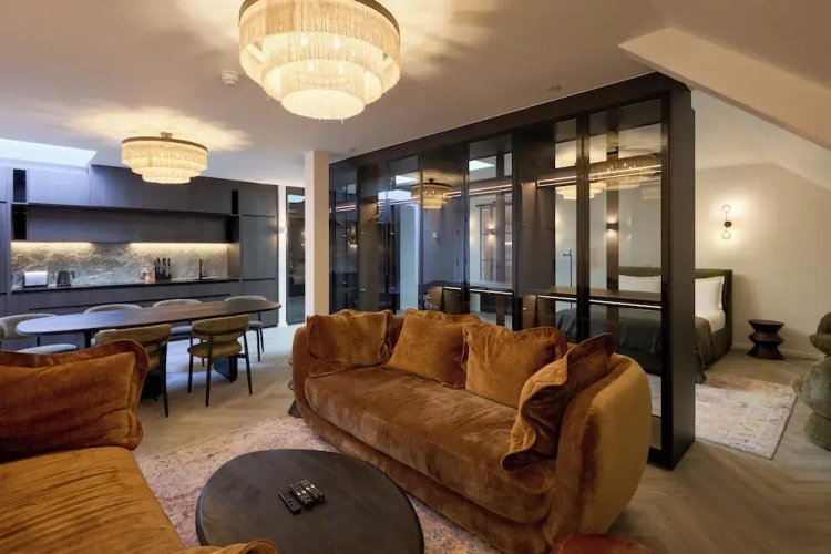 Deluxe Studio
