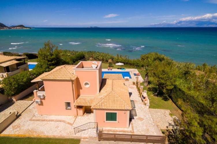 3 Bedrooms Villa