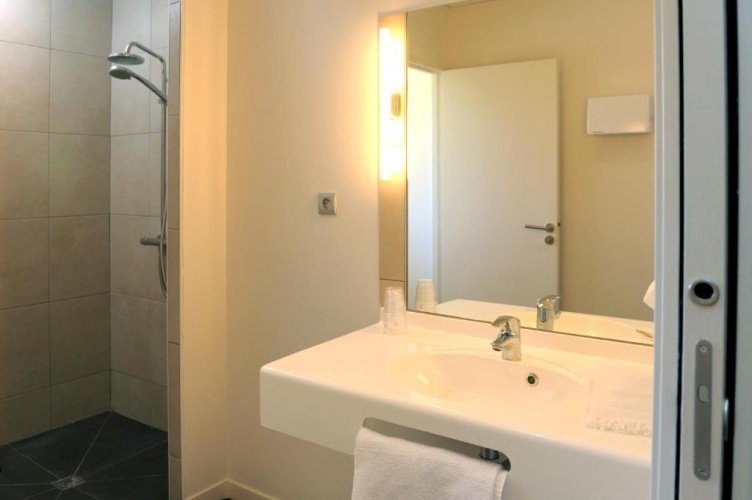 Standard Twin room with balcony