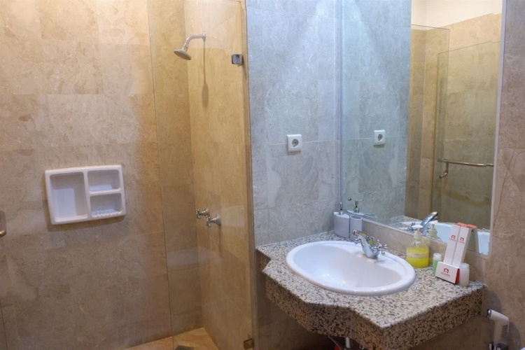 Homey The Bellezza Apartment