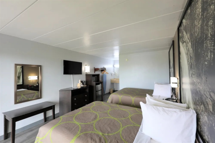 Super 8 By Wyndham Manassas