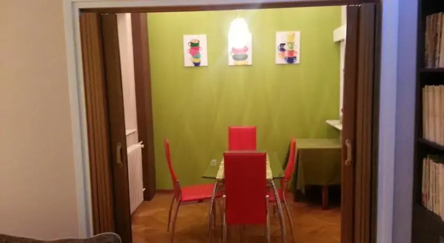 Green Apple Apartment