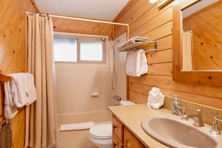 2049-summit Watch 3 Bedroom Home by RedAwning