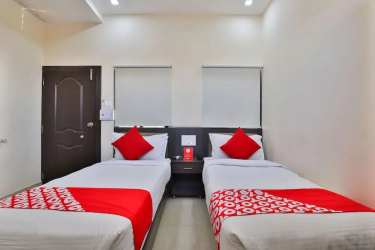 OYO 22551 Hotel Ssv