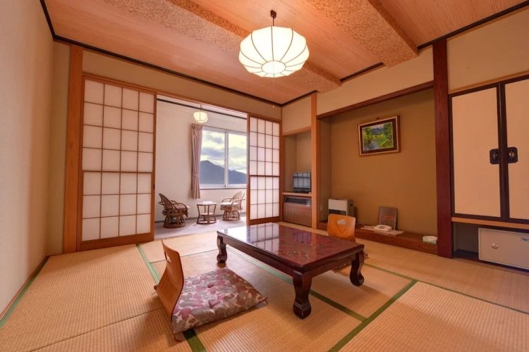 1 Bedroom Standard room with lake view