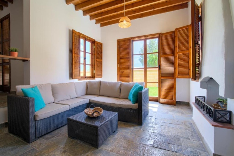 2 Bedrooms Villa