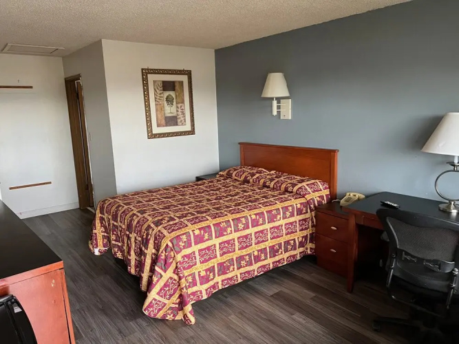 Oasis Inn & Suites
