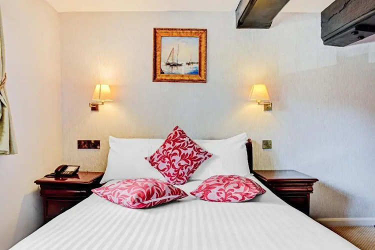 OYO Dovecote Hotel