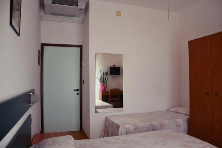 Standard Triple room with sea view