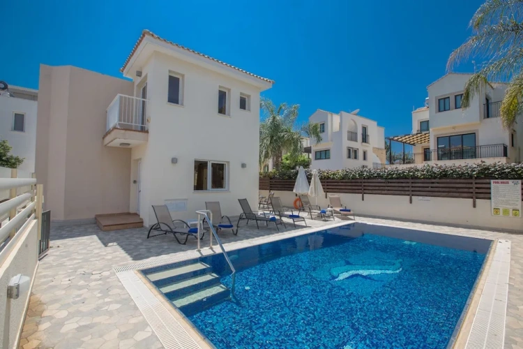 3 Bedrooms Villa with garden view