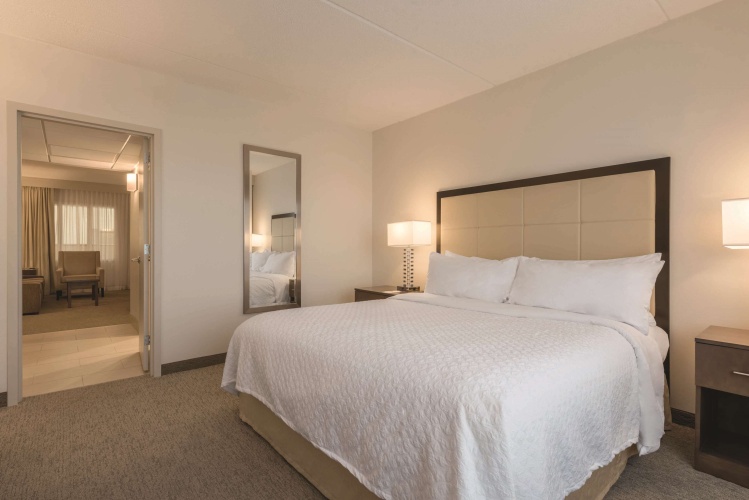 Embassy Suites by Hilton Milwaukee Brookfield photo 7