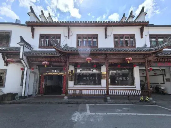 Junjie Hotel, Luxian County