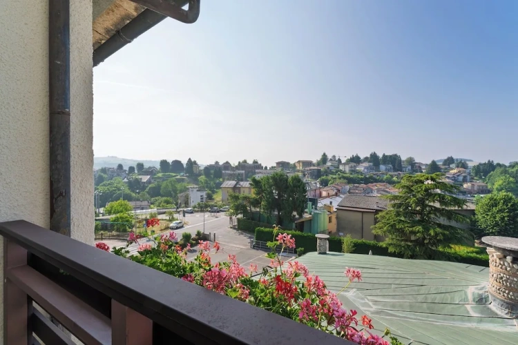 Standard Triple room with balcony