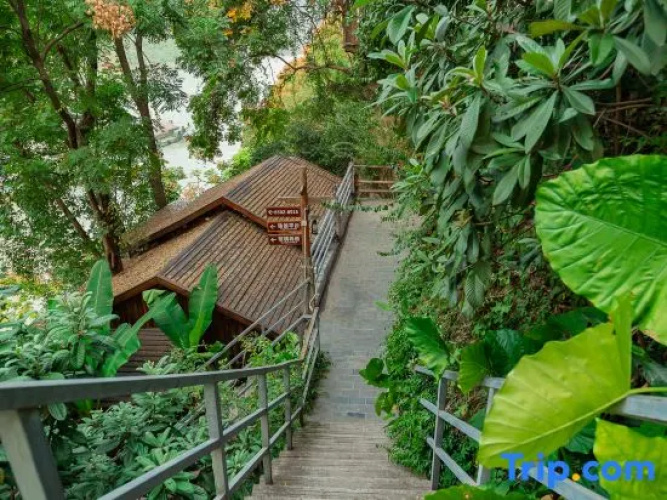 Yuejiang Cliff Hotel