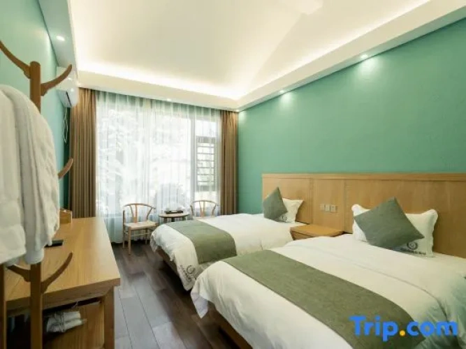 Standard Twin room with courtyard view