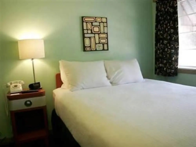 Holiday Music Motel