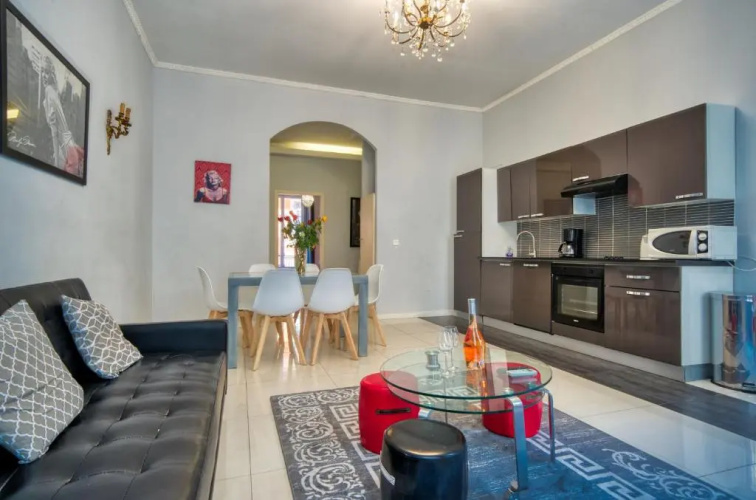 Lusso 5 beds Central Apartment