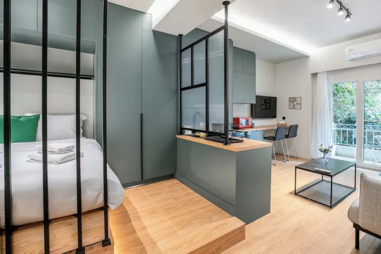 Lyndon Deluxe Studio Athens Escape