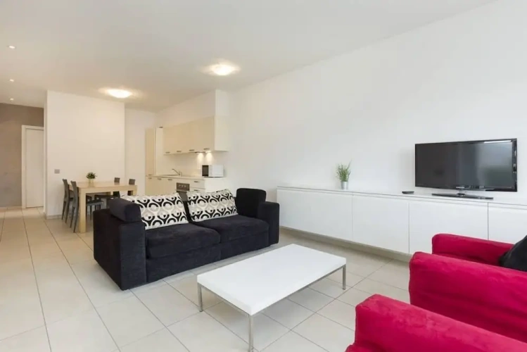 2 Bedrooms Prestige Apartment with balcony and with city view