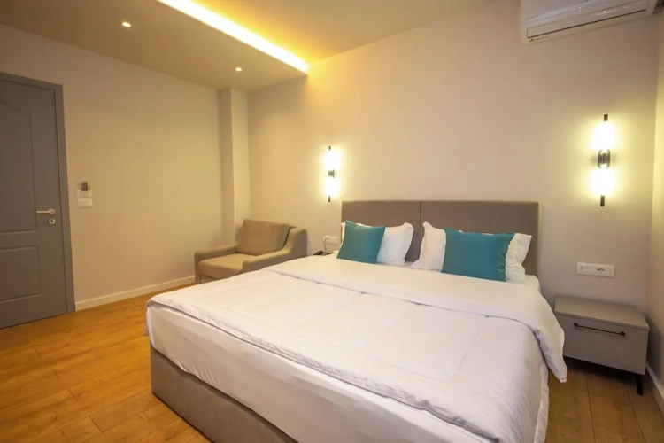 Deluxe Triple Basement room with balcony