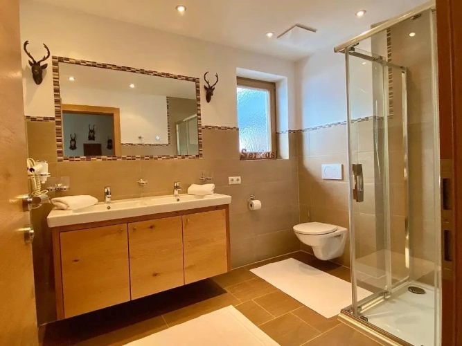 5 Bedrooms Apartment with balcony