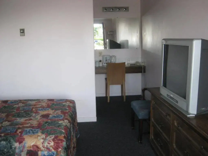 Departure Bay Motel