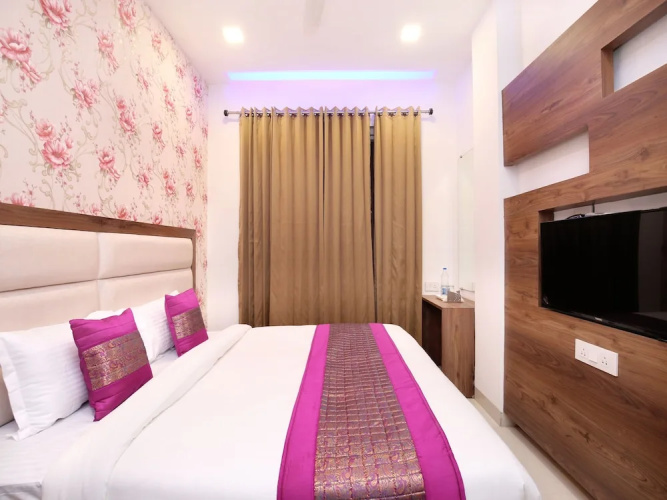 OYO 15208 Hotel Unique