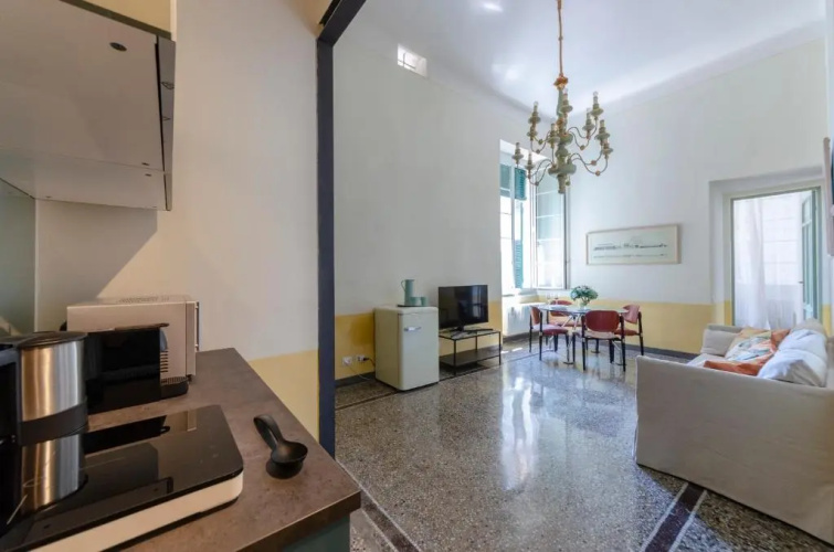 ALTIDO Spacious Flat for 6, close to Via Garibaldi
