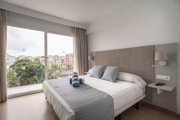 Suite with balcony