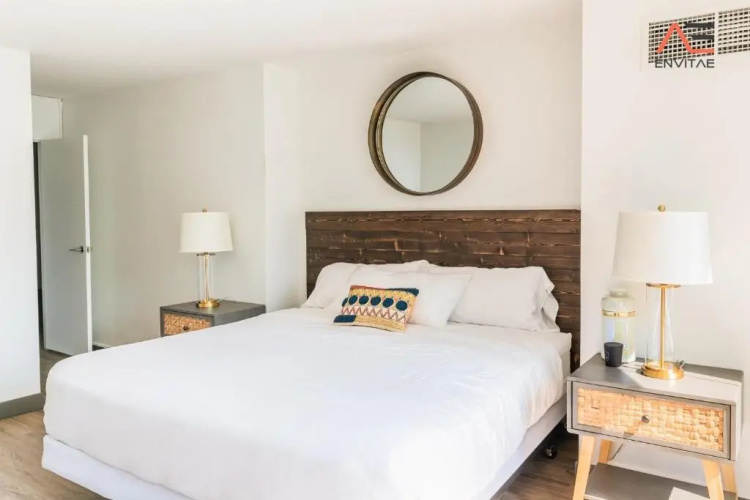 ENVITAE 2BR Vibrant High-Rise Penthouse