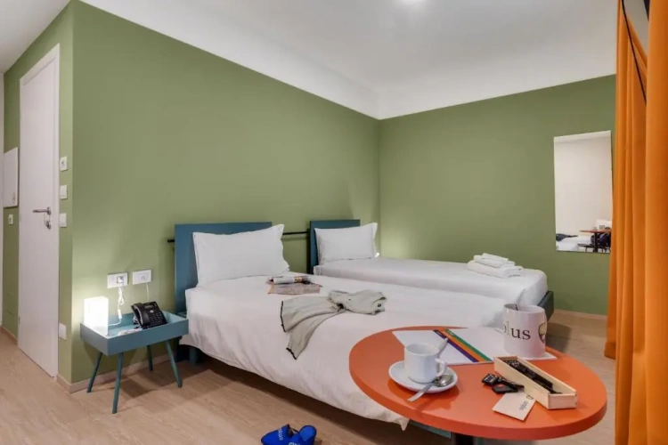 Standard Triple room