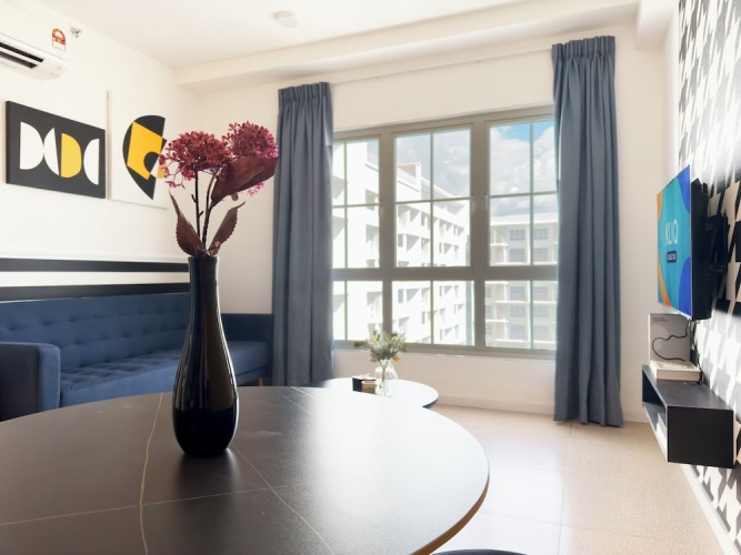 2 Bedrooms Executive Apartment with balcony and with mountain view