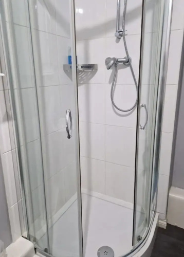 Stylish 2-bed Apartment - Sleeps 4, Parking & Wifi