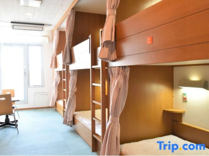 6 Bedrooms Bed in Dorm